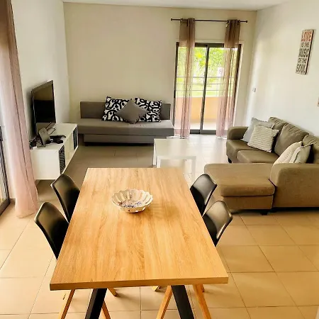 Awesome In Da Rocha Appartement